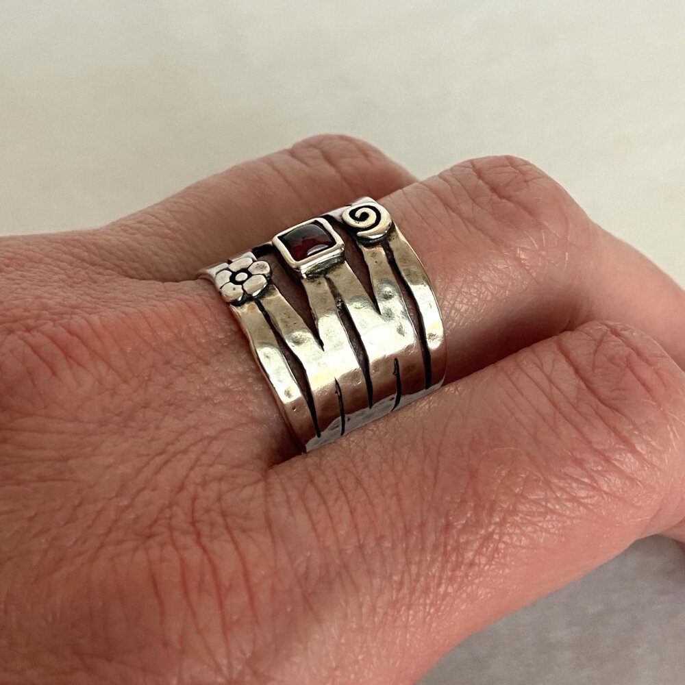 Silpada Sterling Silver 925 Garnet Hammered Cuff Wide Band Ring Sz 8 - Picture 5 of 16